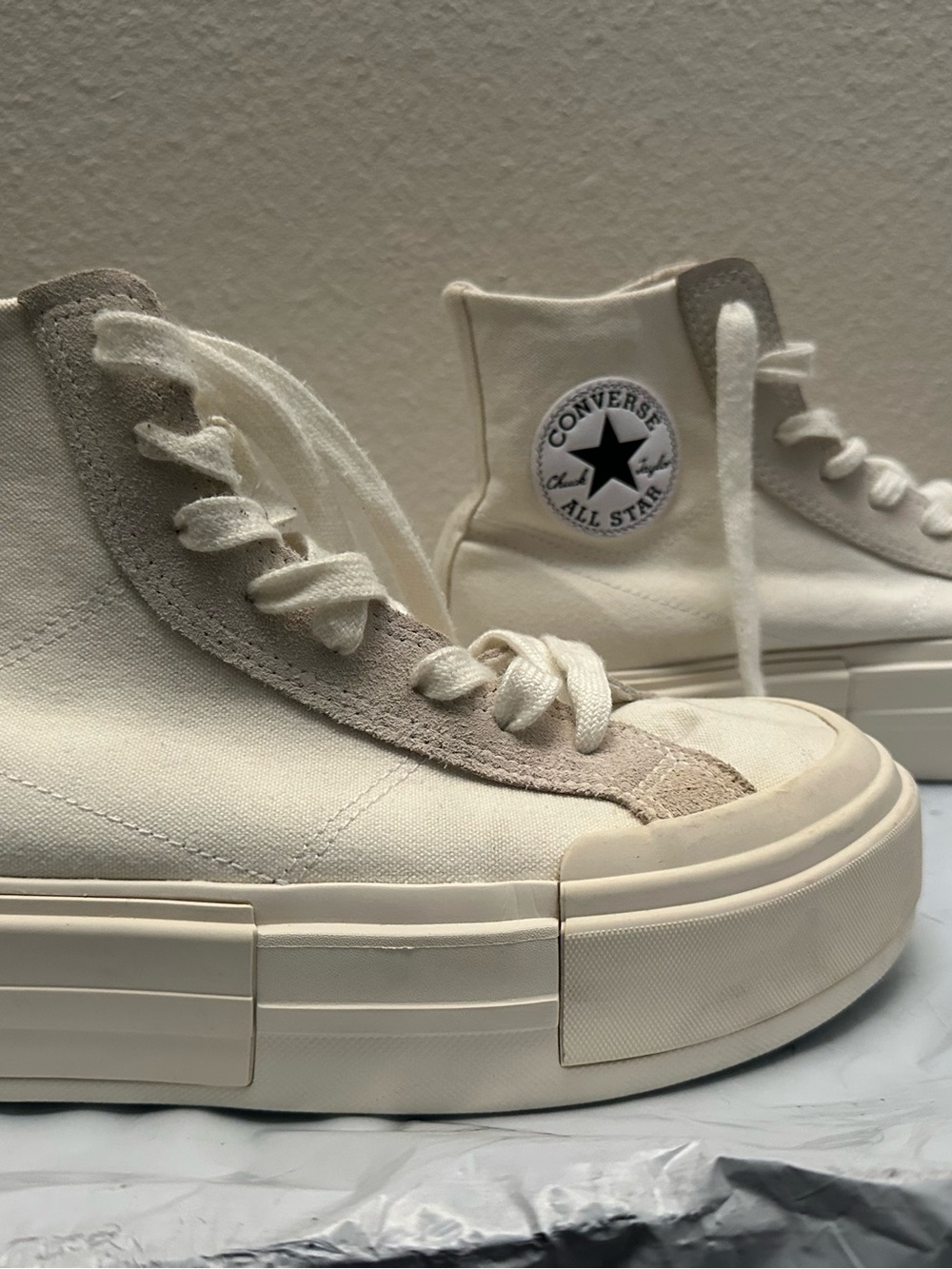 Converse High Top Platform Shoes. Size 9. - Picture 10 of 14